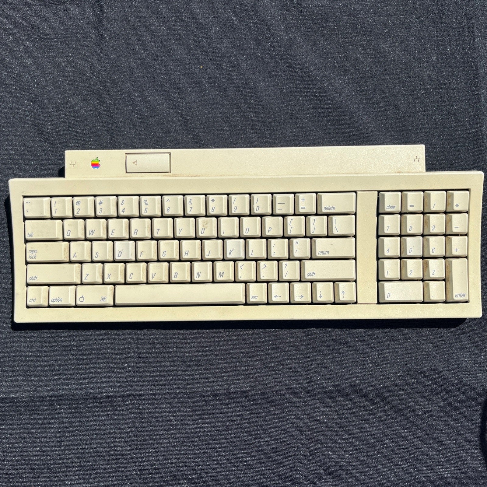 Vintage Apple Keyboard II M0487 ADB Keyboard Beige Macintosh Mechanical
