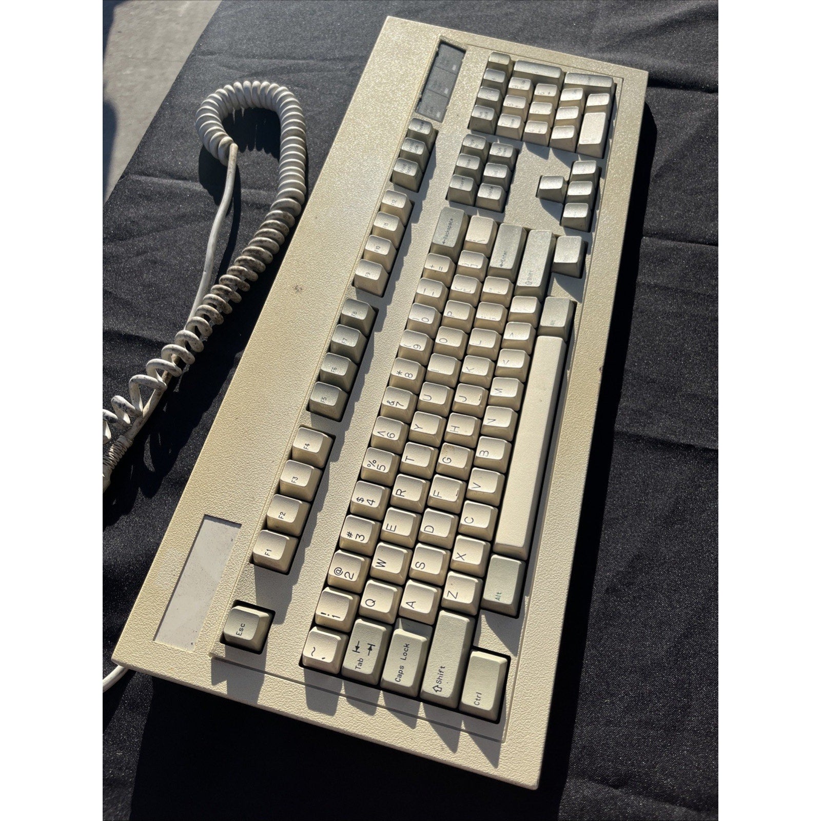 Vintage Novell 101-Key Keyboard Model 31984 Beige Mechanical Computer Keyboard