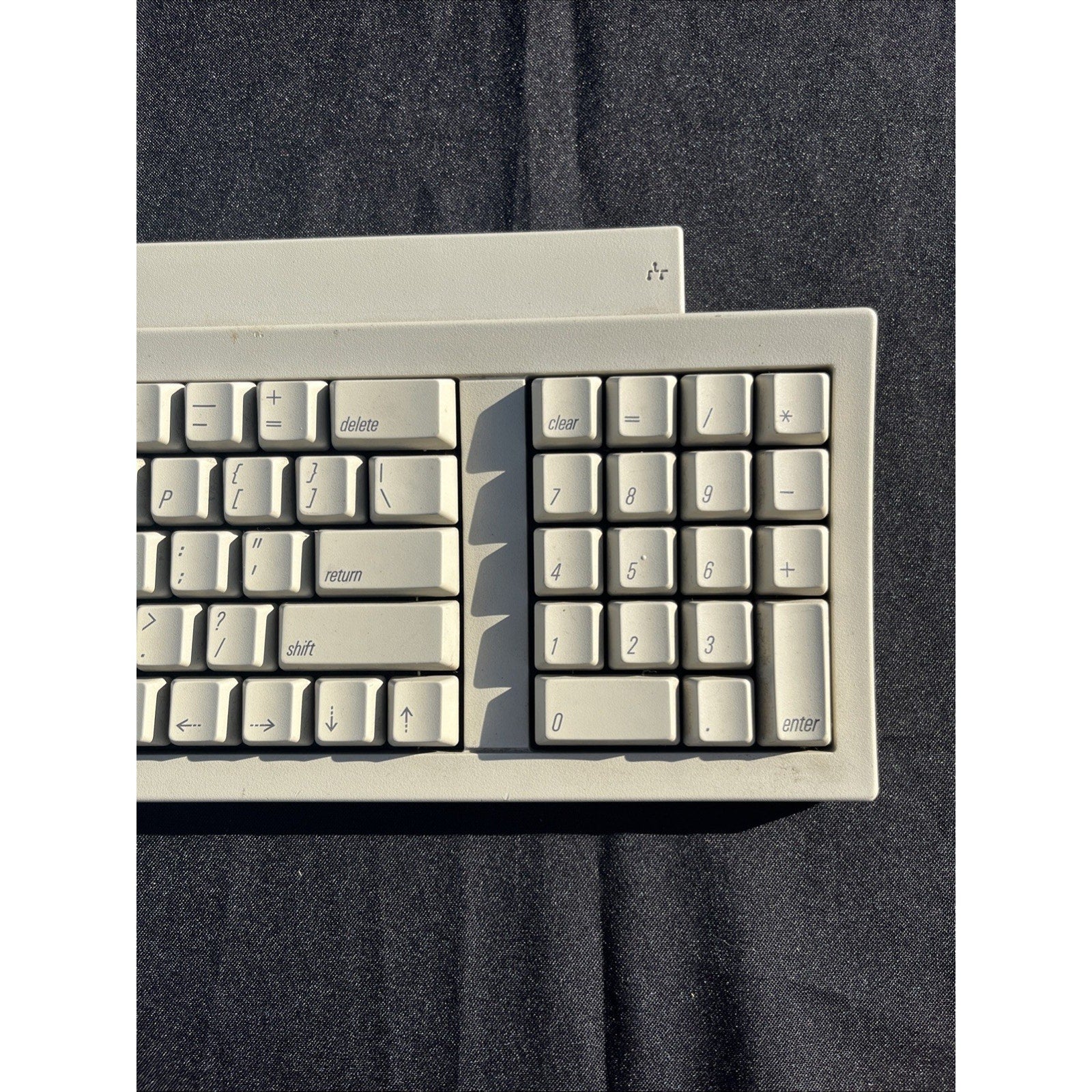 Vintage Apple Keyboard II M0487 ADB Mechanical Keyboard Beige Classic Macintosh