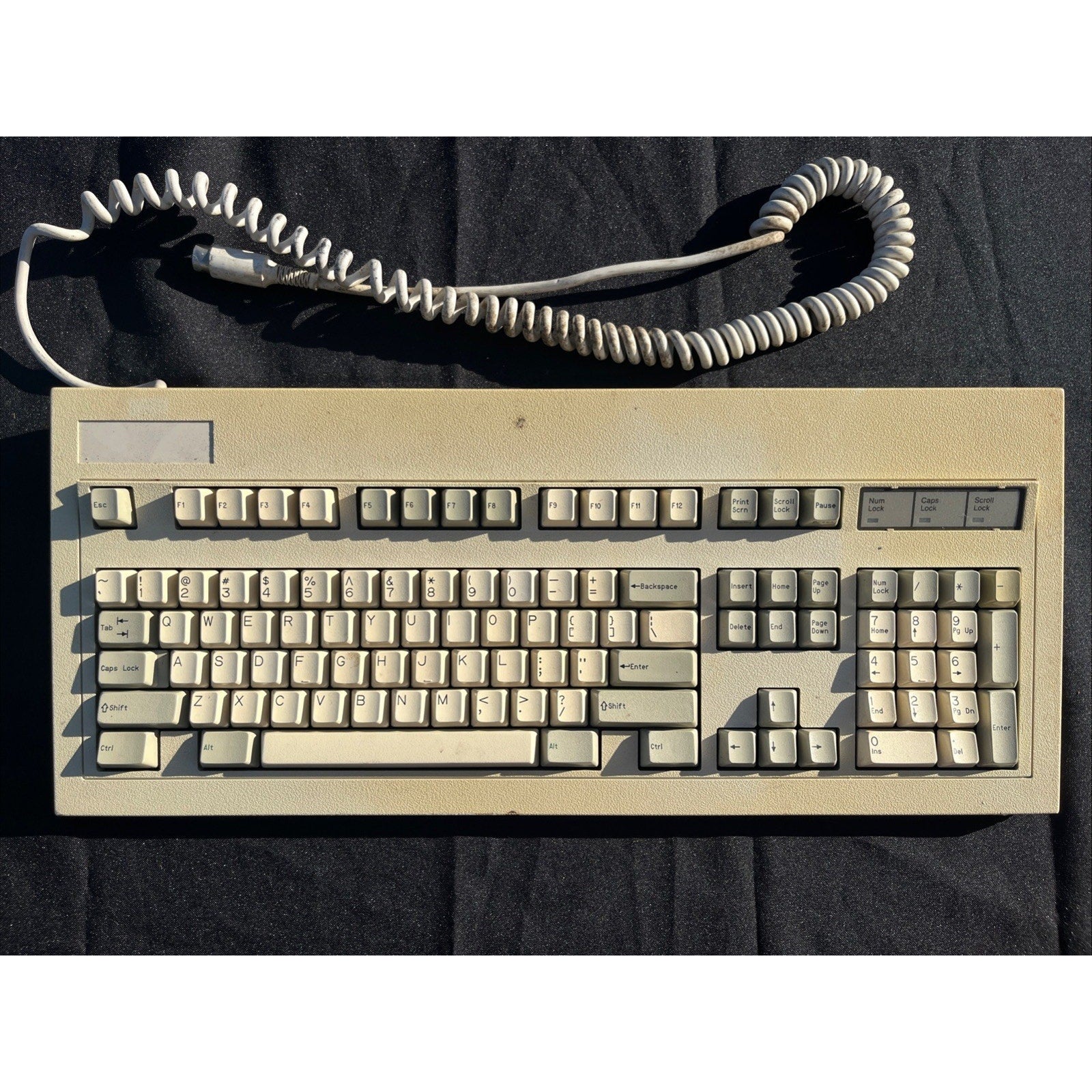 Vintage Novell 101-Key Keyboard Model 31984 Beige Mechanical Computer Keyboard