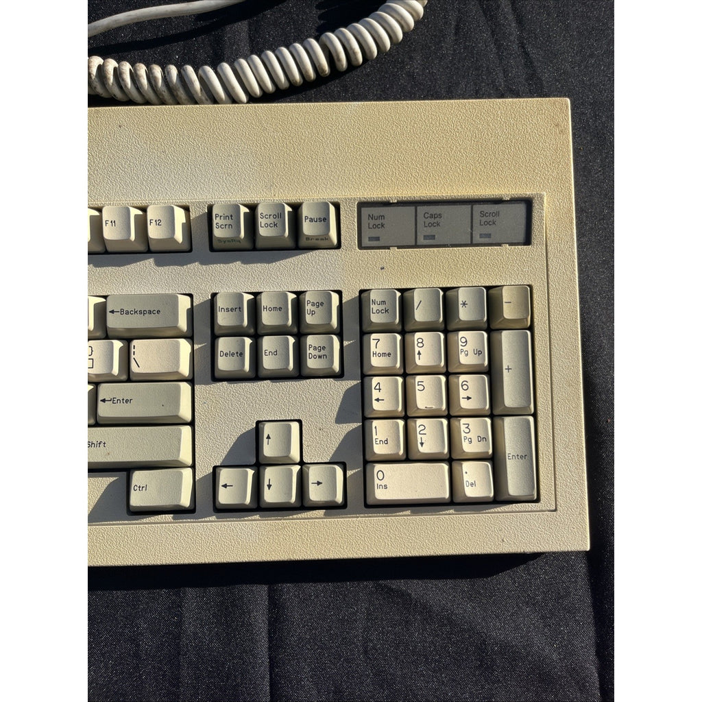 Vintage Novell 101-Key Keyboard Model 31984 Beige Mechanical Computer Keyboard