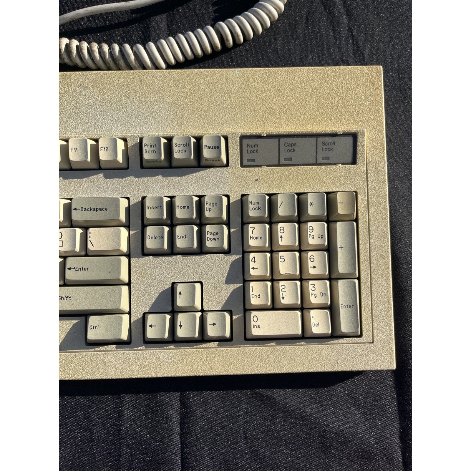 Vintage Novell 101-Key Keyboard Model 31984 Beige Mechanical Computer Keyboard